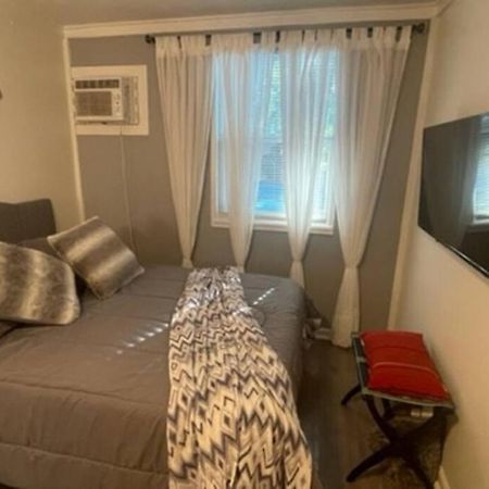 Lovely Studio Apartment With Kitchenette. タンパ エクステリア 写真